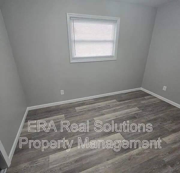 944 Leona Ave — Photo 9