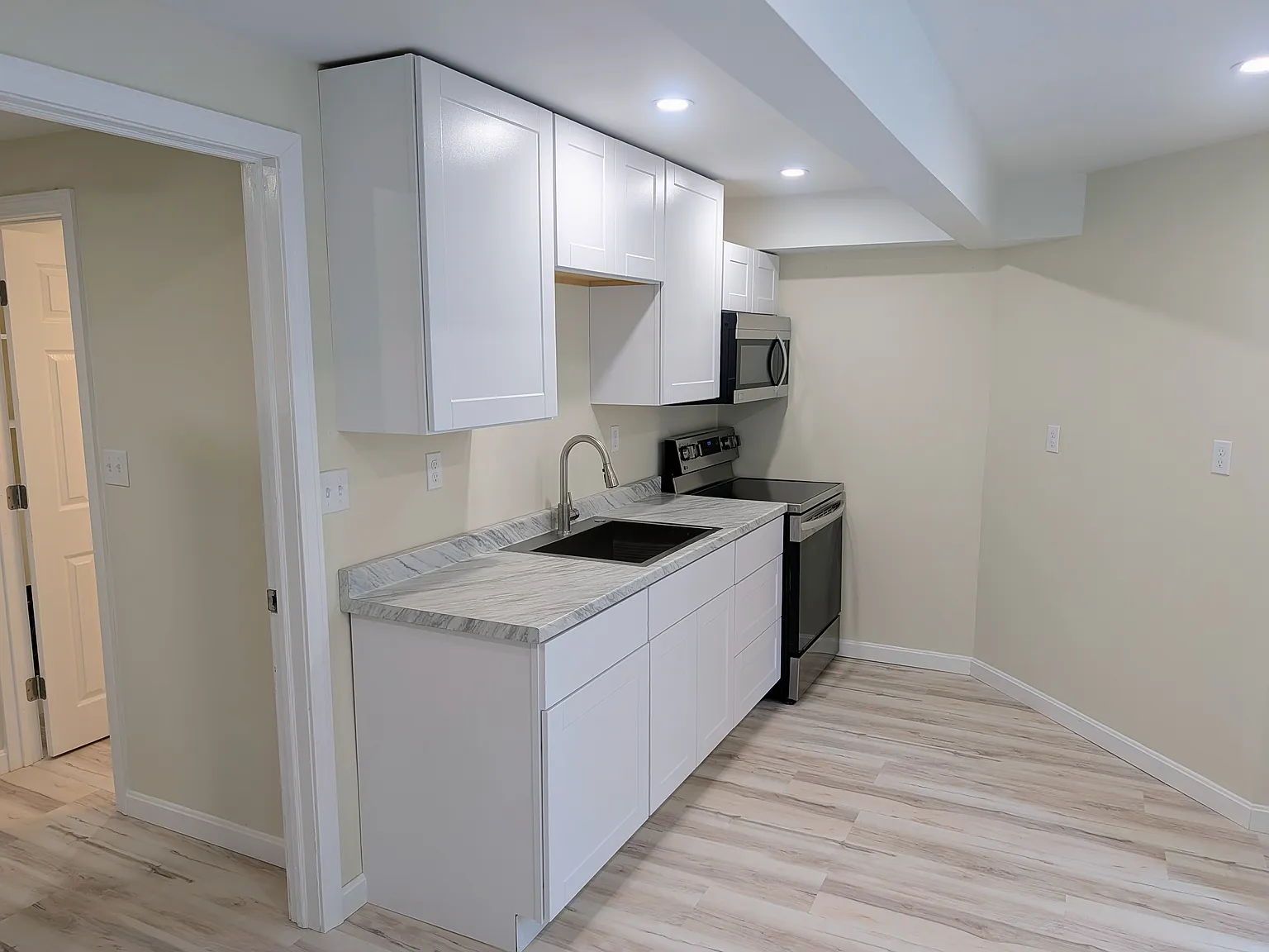 1 bed, 550 sqft, $1,785 — Photo 2