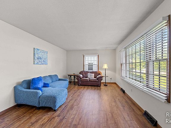 3rd image of 5434 Edgelawn Dr SE