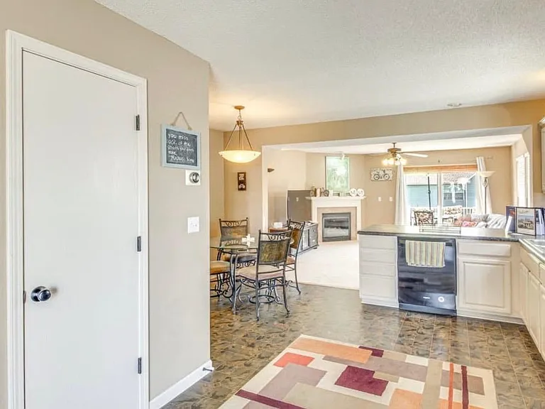 2230 SW Suncatcher Rd — Photo 2