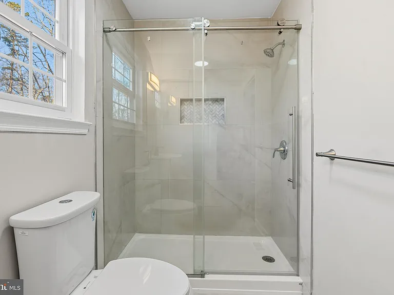 221 Oak Ln — Photo 23