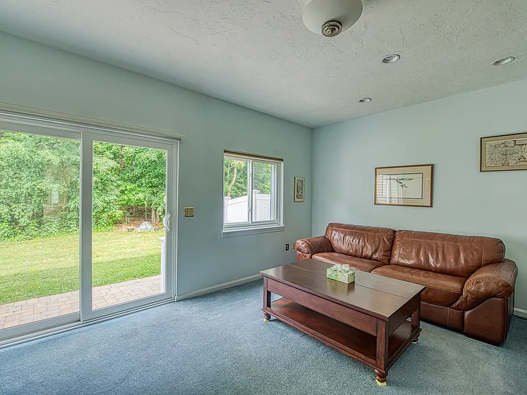 28 Gaslight Ln #28 — Photo 9