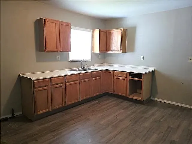2 bed, 1.0 bath, 1008 sqft, $1,250 — Photo 2