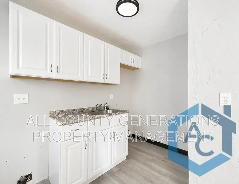 1 bed, 1.0 bath, $725 — Photo 2
