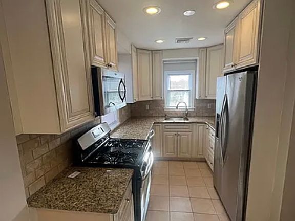 2nd image of 19 Goldwin St APT 1