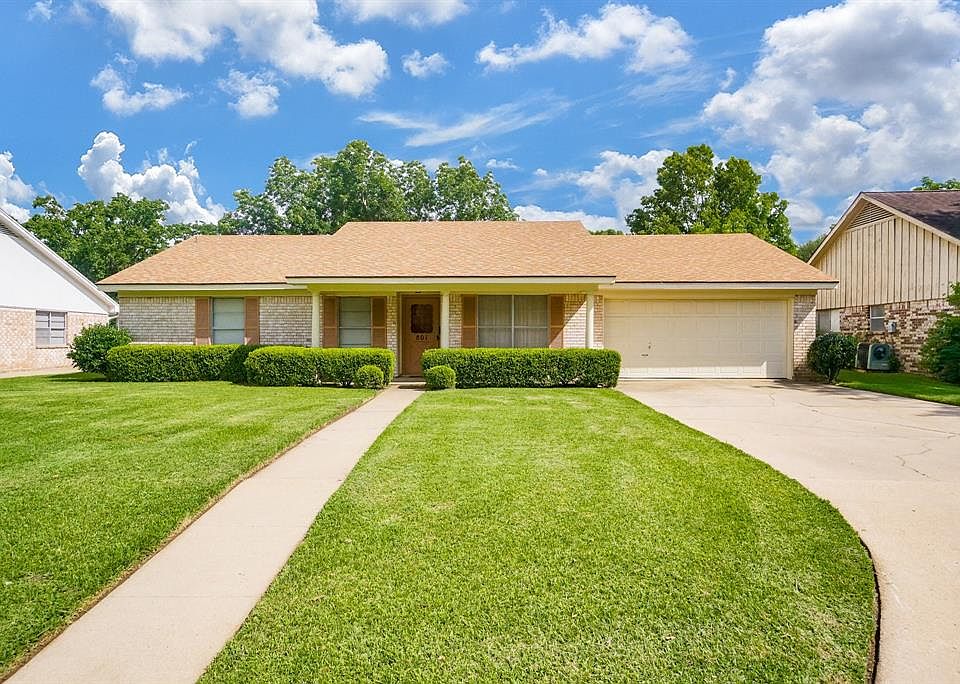 1st image of 801 Country Club Dr