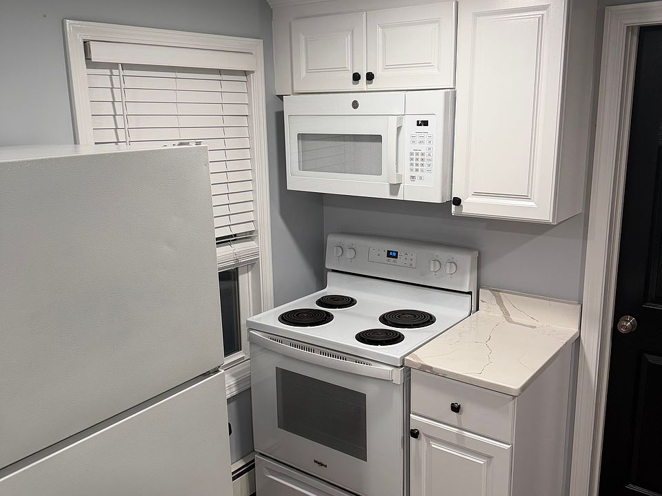1st image of 76 Ward St APT 1
