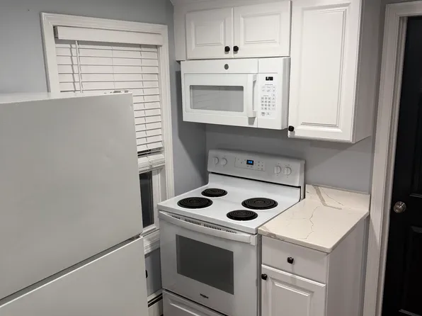 76 Ward St APT 1, Worcester, MA 01610