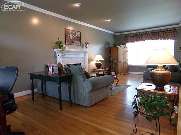 4th image of 8347 Parkside Dr