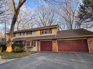 80 Lincolnshire Dr, Lincolnshire, IL