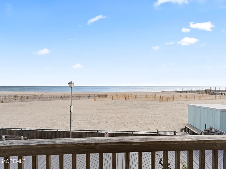255 Boardwalk — Photo 5