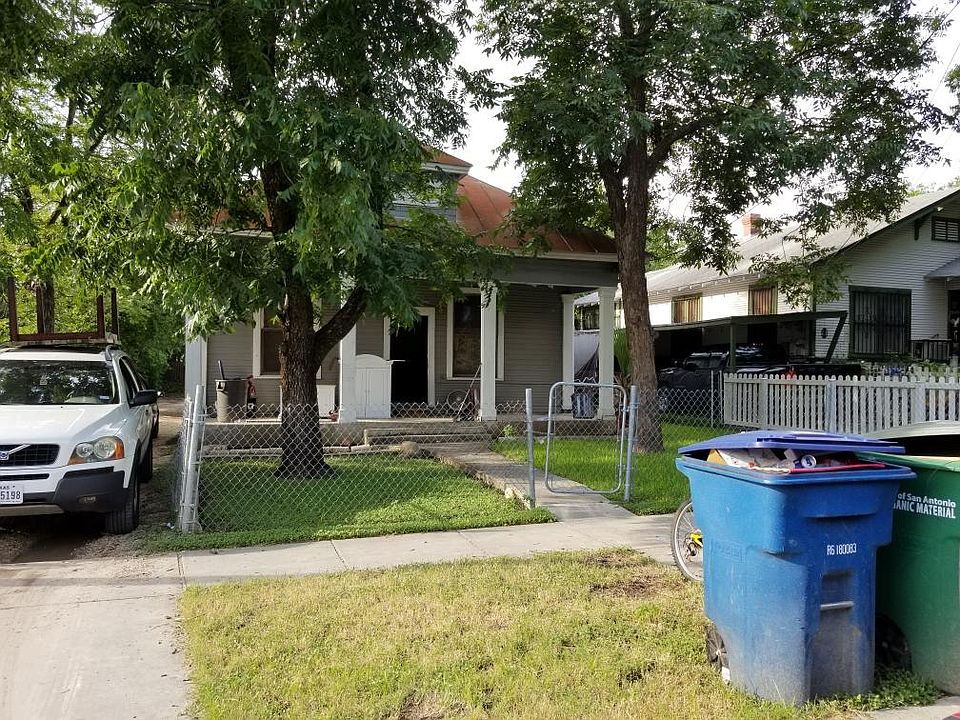 1st image of 733 Essex St