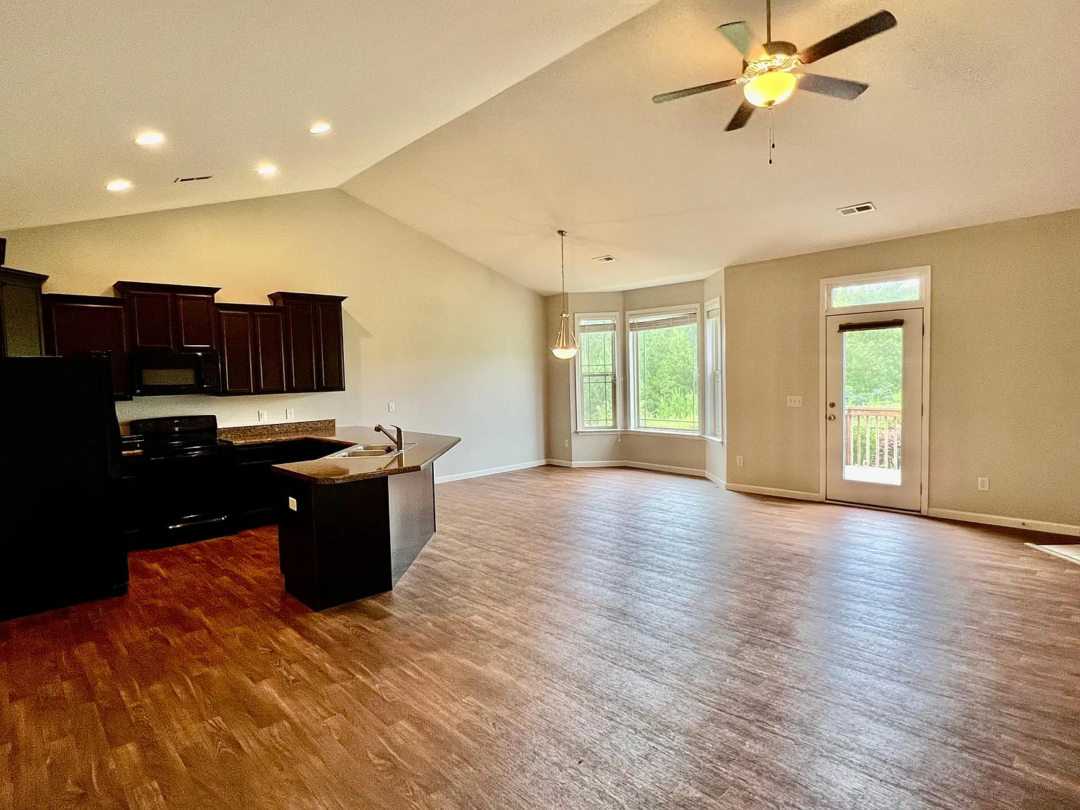 325 S Stonegate Dr — Photo 3