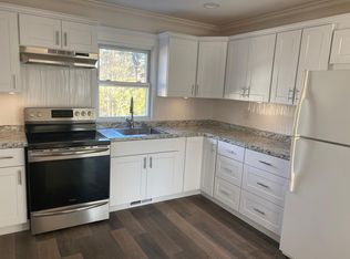2095 Seamans Neck Rd, Seaford, NY 11783