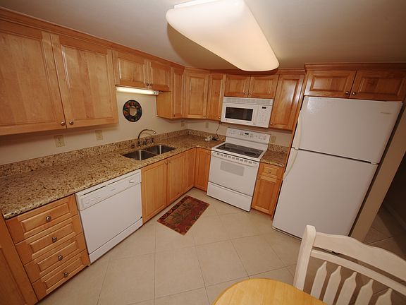 3rd image of 4849 Saxon Dr APT A212