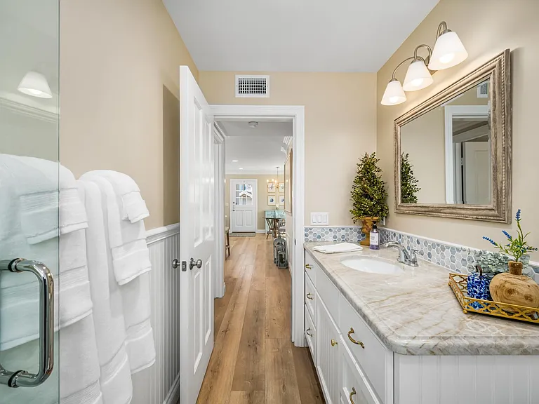 215 Poinsettia Ave #1/2 — Photo 30