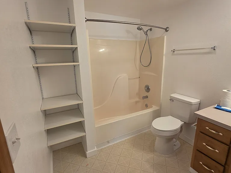 105 E 8th St #1 — Photo 5