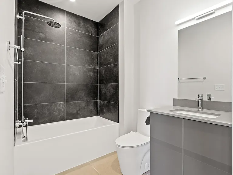 340 W 2nd St #17 — Photo 24