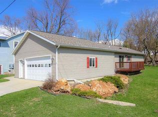 2982 Main St, Blue Mounds, WI 53517