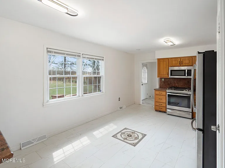 10 Monroe Ct — Photo 12