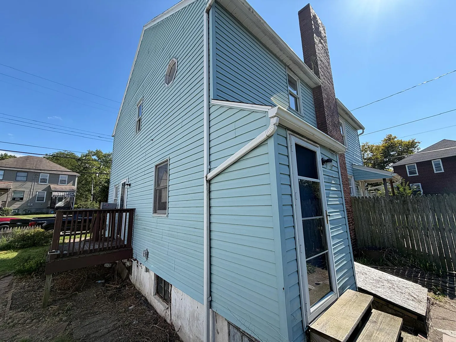 561 Farnsworth — Photo 1