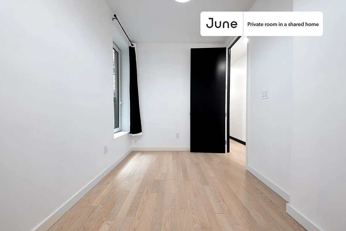 Queen bedroom in 4 bed/2 bath home in Ditmas Park #1899 B — Photo 3