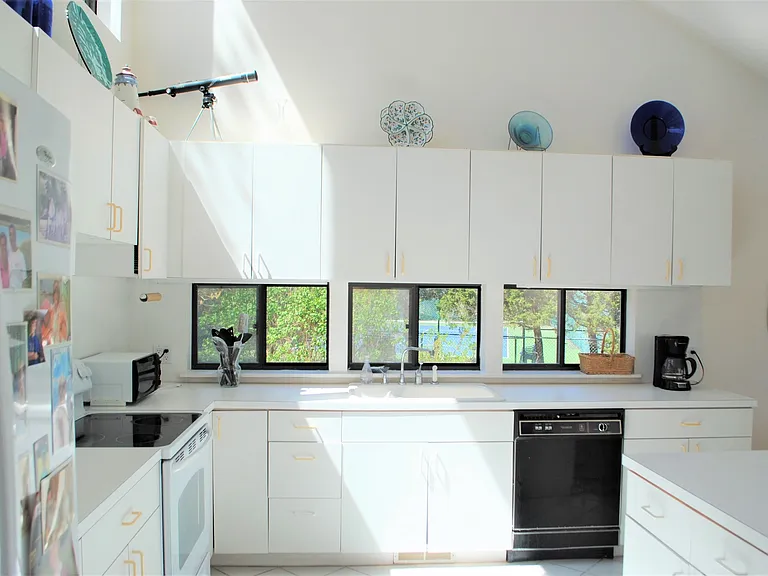 86 Inlet Rd E — Photo 8
