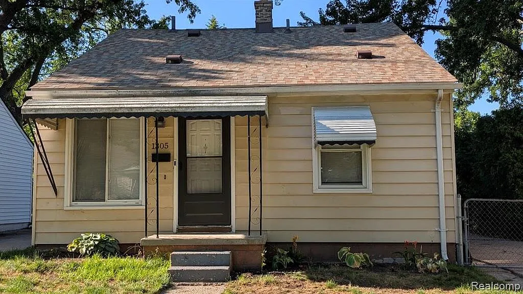 4 bed, 1.0 bath, 1064 sqft, $2,300 — Photo 1