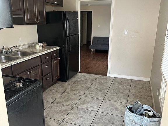 2nd image of 634 Olive St Floor 2