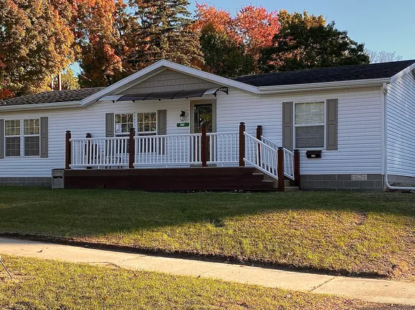 301 W Prairie Ronde St, Dowagiac, MI 49047