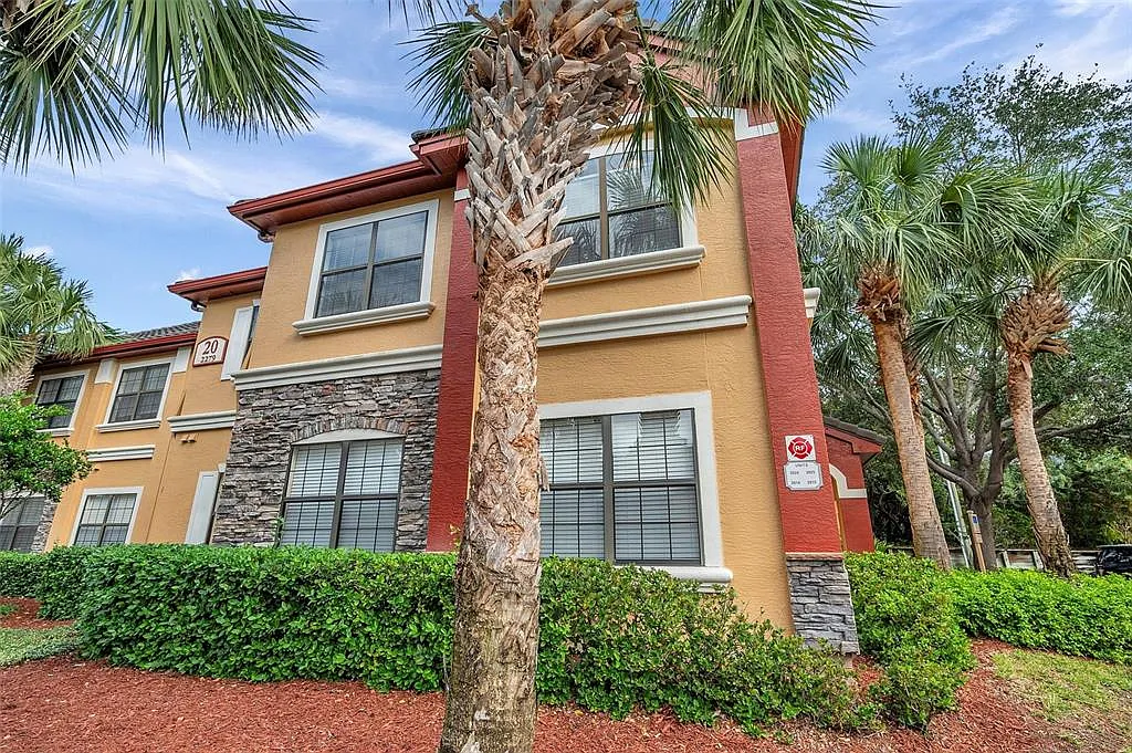 2 bed, 2.0 bath, 1200 sqft, $2,100 — Photo 2