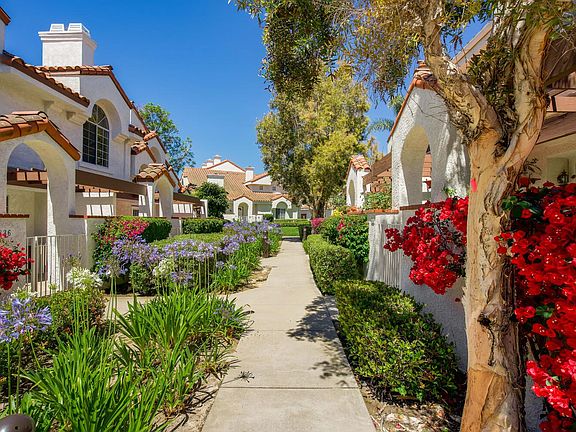 2nd image of 838 Calle Los Gatos