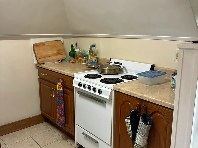 Counter space on both sides of stove
