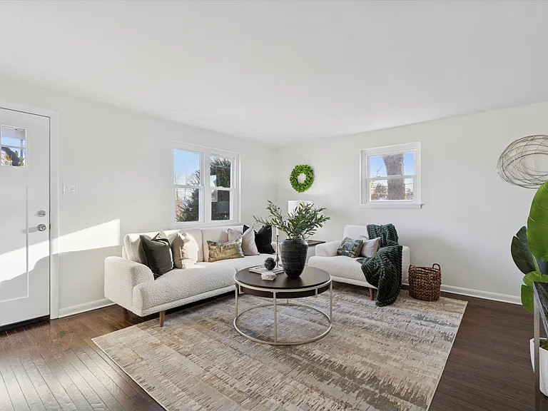 305 Lemon St — Photo 3