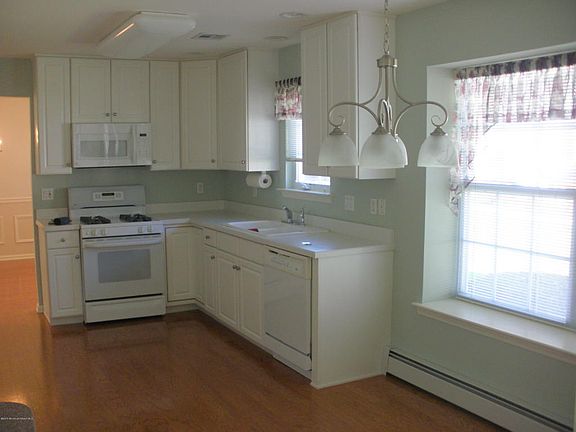 5th image of 37 Strawberry Ln