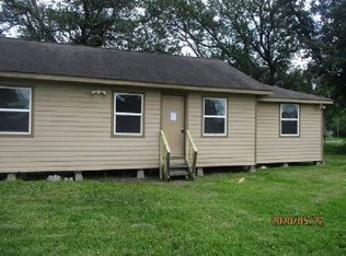 724 8th St, Winnie, TX 77665