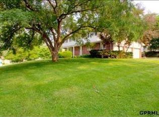 12323 Shamrock Rd, Omaha, NE 68154