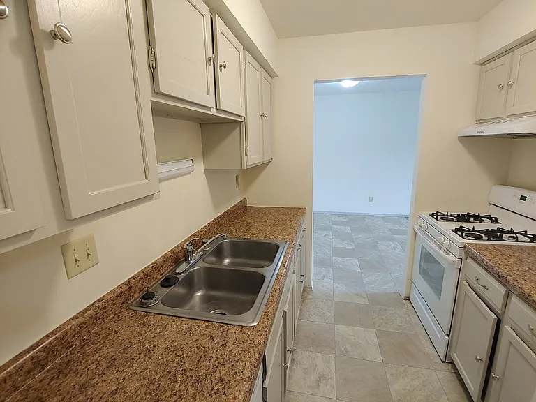 Heritage Apartments — Photo 40