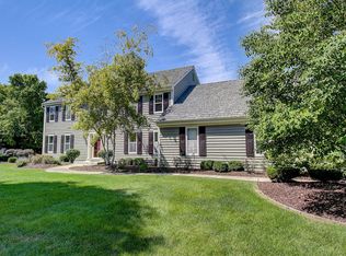 10505 N Beechwood Dr, Mequon, WI 53092