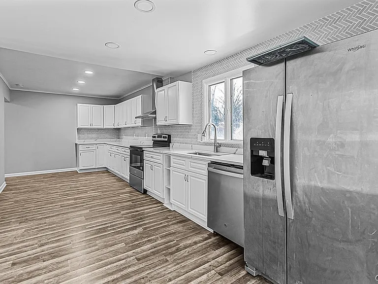 11 Winmar Cres — Photo 12