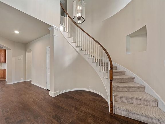 2nd image of 7668 Ravenhill Dr