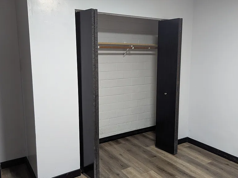 480 Park St E #4 — Photo 7