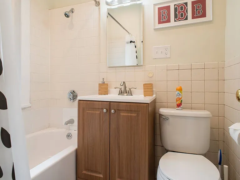 58 Queensberry St #18 — Photo 19