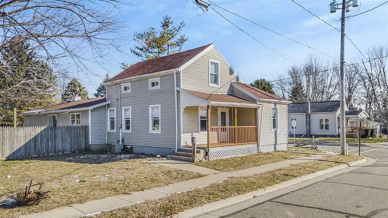 123 Railroad St photo 1