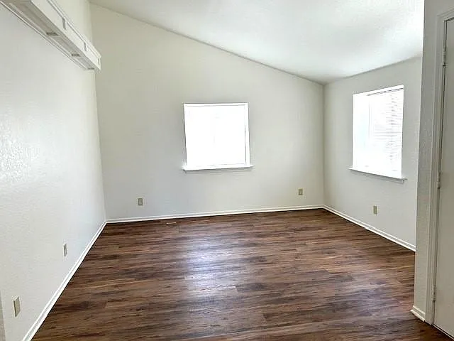 363 S Gilbert St #B — Photo 3