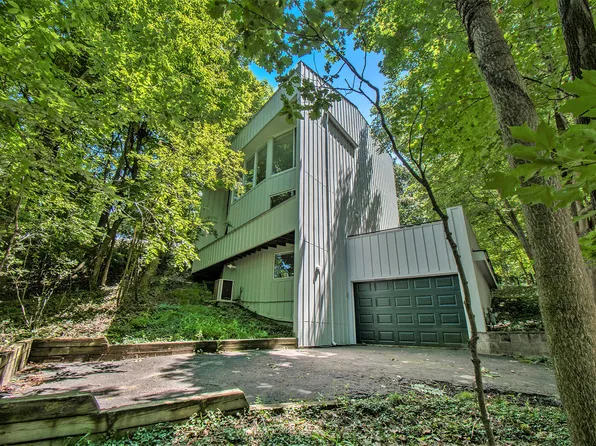 626 Hilltop Rd, Sawyer, MI 49125