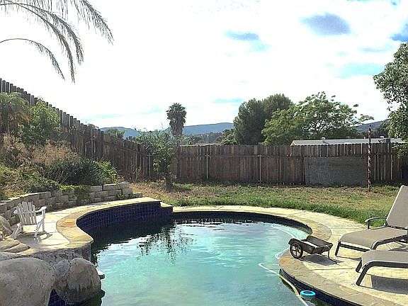 5th image of 1633 W Augusta Dr W