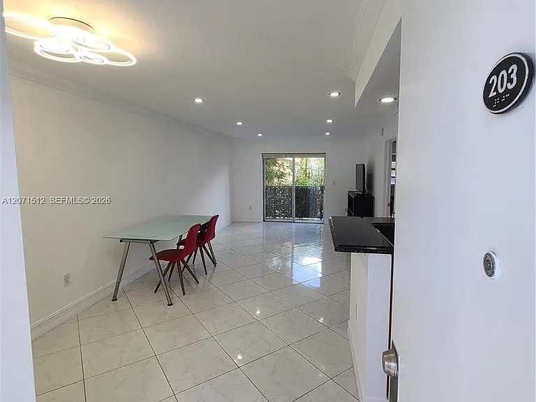 750 Michigan Ave #203 — Photo 11