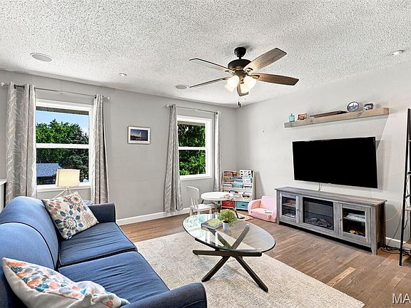 2nd image of 1107 Esterling Dr