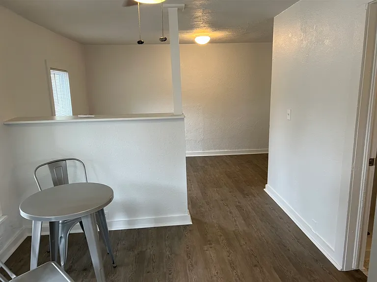 312 W Center St — Photo 8